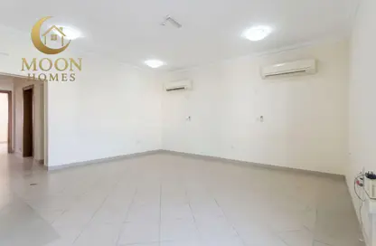 Apartment - 2 Bedrooms - 2 Bathrooms for rent in Umm Ghuwailina 4 - Umm Ghuwailina - Doha