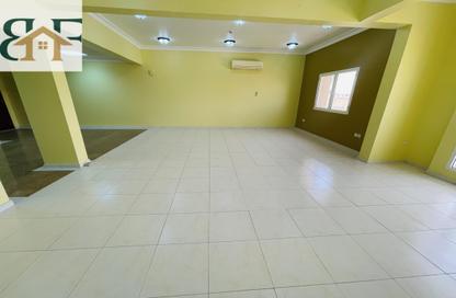 Apartment - 2 Bedrooms - 2 Bathrooms for rent in Al Mansoura - Al Mansoura - Doha