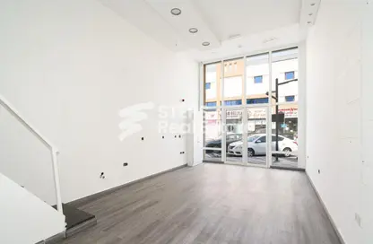 محل تجاري - استوديو - 1 حمام للايجار في شارع  بو هامو - أبو هامور - الدوحة
