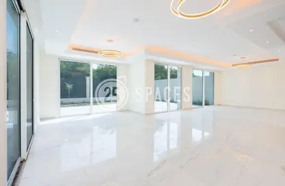 Villa - 6 Bedrooms - 7 Bathrooms for rent in The Garden - Floresta Gardens - The Pearl Island - Doha