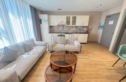 Apartment - 1 Bedroom - 2 Bathrooms for rent in Ramada Tower - Al Muntazah - Doha Apartment - 1 Bedroom - 2 Bathrooms for rent in Ramada Tower - Al Muntazah - Doha