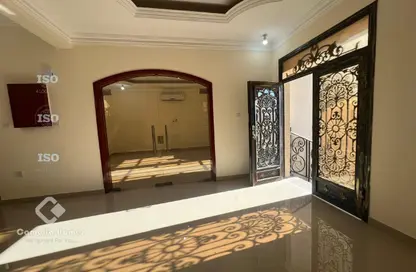 Villa - 5 Bedrooms - 5 Bathrooms for rent in Umm Al Seneem Street - Ain Khaled - Doha
