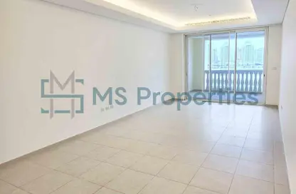 Apartment - 2 Bedrooms - 4 Bathrooms for sale in Viva West - Viva Bahriyah - The Pearl Island - Doha