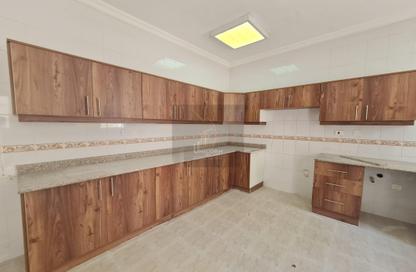 مجمع سكني - 5 غرف نوم - 6 حمامات للايجار في الريان القديمة - الريان - الدوحة