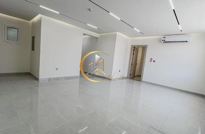 Apartment - 2 Bedrooms - 2 Bathrooms for rent in Bin Omran 35 - Fereej Bin Omran - Doha