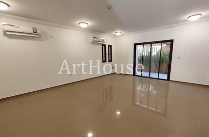 Villa - 3 Bedrooms - 4 Bathrooms for rent in Al Nuaija Street - Al Nuaija - Doha