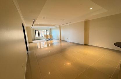 Apartment - 1 Bedroom - 2 Bathrooms for rent in Tower 16 - Porto Arabia - The Pearl Island - Doha