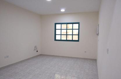 Apartment - 2 Bedrooms - 2 Bathrooms for rent in Umm Ghuwailina 4 - Umm Ghuwailina - Doha