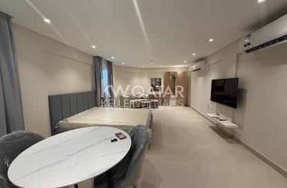 Apartment - Studio - 1 for rent in Umm Ghwailina Comm - Umm Ghuwalina - Umm Ghuwailina - Doha