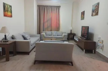 Apartment - 2 Bedrooms - 2 Bathrooms for rent in Umm Ghwailina Comm - Umm Ghuwalina - Umm Ghuwailina - Doha