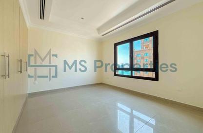 Apartment - 1 Bedroom - 2 Bathrooms for rent in West Porto Drive - Porto Arabia - The Pearl Island - Doha