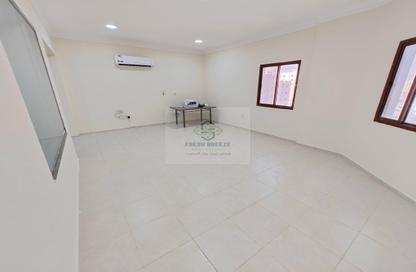 Apartment - 3 Bedrooms - 3 Bathrooms for rent in Al Mansoura - Al Mansoura - Doha