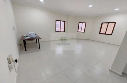 Apartment - 3 Bedrooms - 3 Bathrooms for rent in Al Mansoura - Al Mansoura - Doha