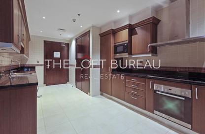 Apartment - 2 Bedrooms - 3 Bathrooms for rent in Tower 31 - Porto Arabia - The Pearl Island - Doha
