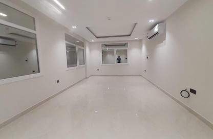 Apartment - 2 Bedrooms - 3 Bathrooms for rent in Al Mansoura - Al Mansoura - Doha