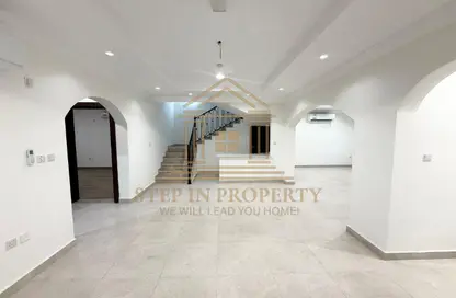 مجمع سكني - 5 غرف نوم - 6 حمامات للايجار في الوجبه - الريان - الدوحة