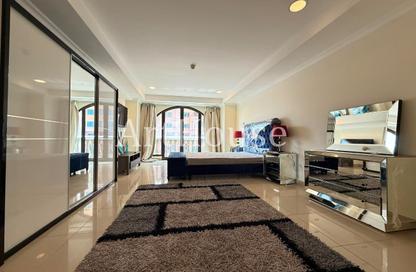 Apartment - 1 Bedroom - 2 Bathrooms for rent in Porto Arabia - The Pearl Island - Doha