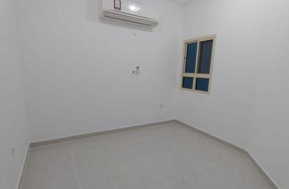 Apartment - 2 Bedrooms - 2 Bathrooms for rent in Bin Omran 35 - Fereej Bin Omran - Doha