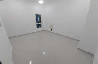 Apartment - 2 Bedrooms - 2 Bathrooms for rent in Bin Omran 35 - Fereej Bin Omran - Doha