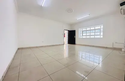 Apartment - Studio - 1 Bathroom for rent in Al Markhiya - Doha
