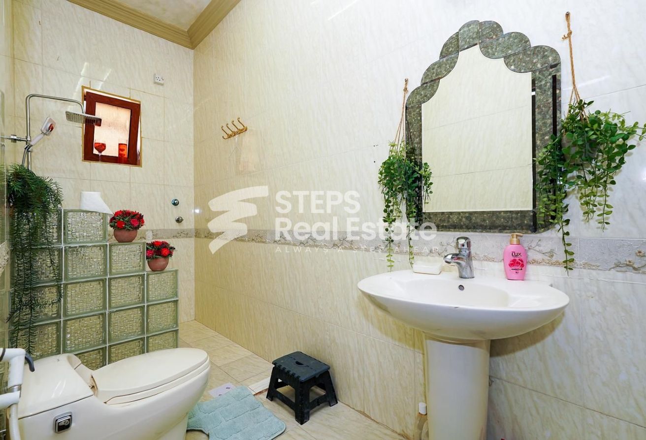 5 BHK Villa with Maids Room for Sale in Al Wakrah