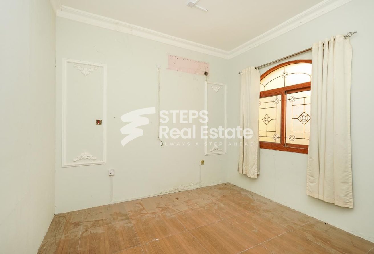 5 BHK Villa with Maids Room for Sale in Al Wakrah