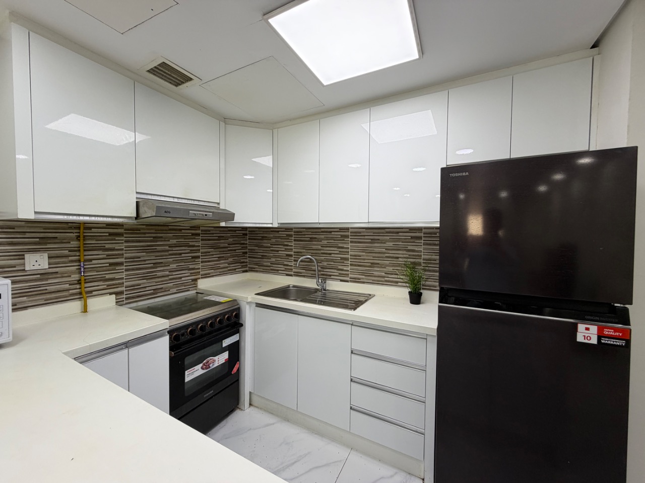 Modern 2 Bedroom Apartment in Al Erkyah for Rent thumbnail 9
