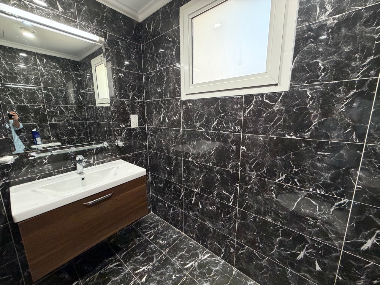Modern 2 Bedroom Apartment in Al Erkyah for Rent thumbnail 5