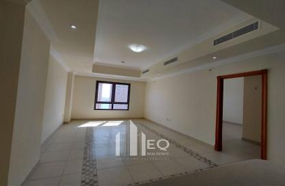 Apartment - 1 Bedroom - 2 Bathrooms for rent in East Porto Drive - Porto Arabia - The Pearl Island - Doha