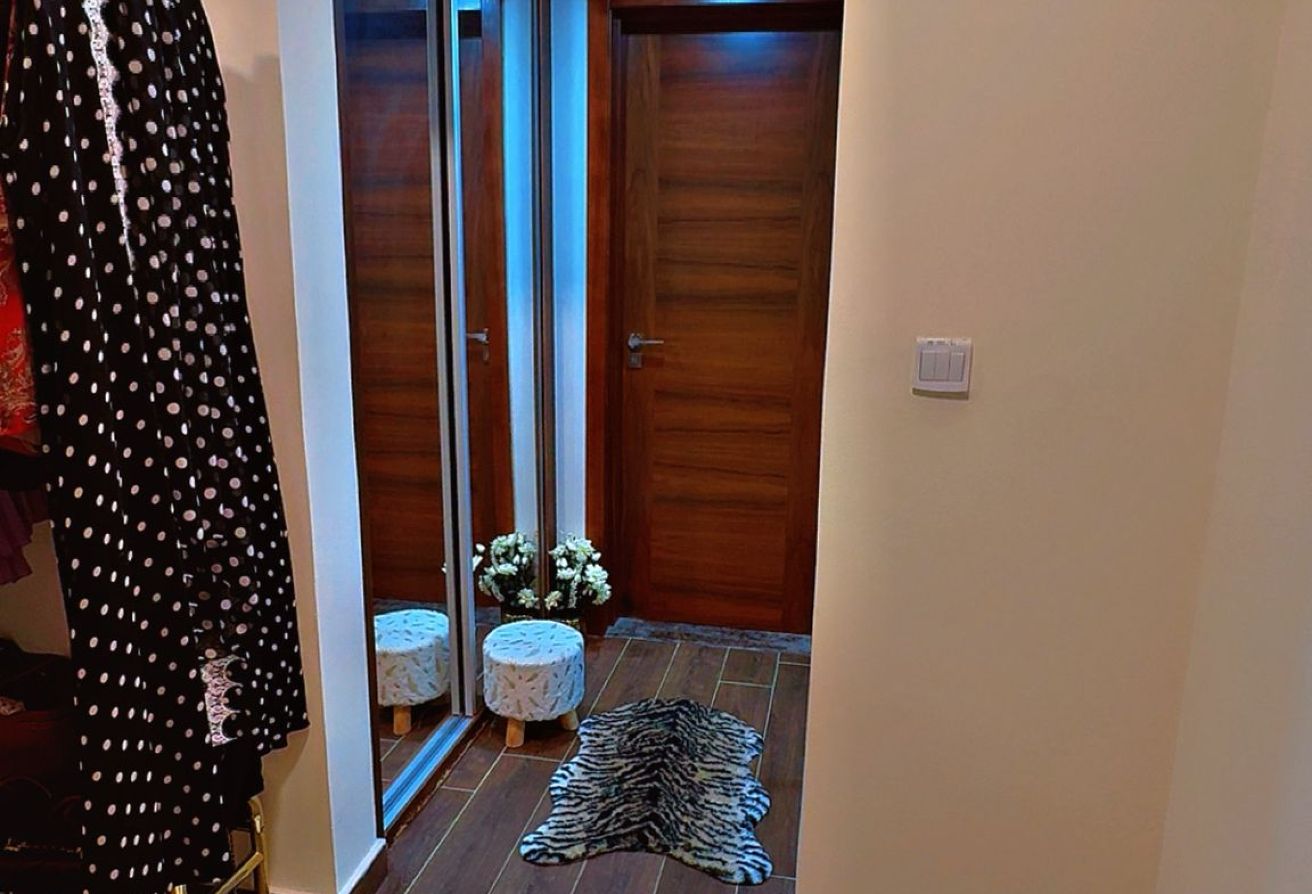 SPECIOUS 1 BHK FULLY FURNISHED IN FRONT OF TRAM thumbnail 5
