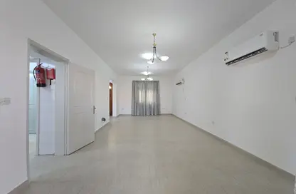 Compound - 3 Bedrooms - 3 Bathrooms for rent in OqbaBin Nafie Steet - Old Airport Road - Doha