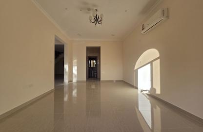 مجمع سكني - 5 غرف نوم - 6 حمامات للايجار في شارع الهناء - الغرافة - الدوحة مجمع سكني - 5 غرف نوم - 6 حمامات للايجار في شارع الهناء - الغرافة - الدوحة