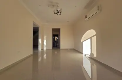 Compound - 5 Bedrooms - 6 Bathrooms for rent in Al Hanaa Street - Al Gharrafa - Doha