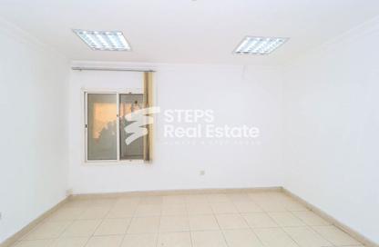 Office Space - Studio - 2 Bathrooms for rent in Al Hanaa Street - Al Gharrafa - Doha