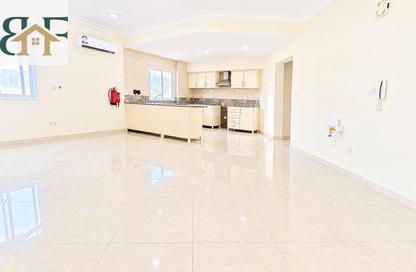 Apartment - 2 - 2 for rent in Umm Ghwailina Comm - Umm Ghuwalina - Umm Ghuwailina - Doha Apartment - 2 - 2 for rent in Umm Ghwailina Comm - Umm Ghuwalina - Umm Ghuwailina - Doha