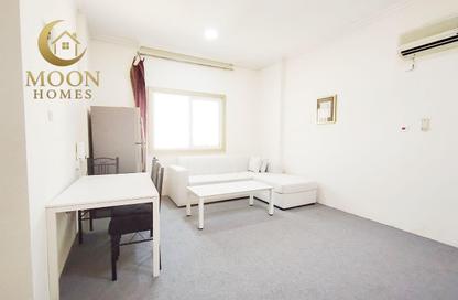 Apartment - 1 Bedroom - 1 Bathroom for rent in Umm Ghuwailina 4 - Umm Ghuwailina - Doha Apartment - 1 Bedroom - 1 Bathroom for rent in Umm Ghuwailina 4 - Umm Ghuwailina - Doha