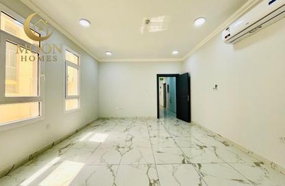 Apartment - 3 Bedrooms - 2 Bathrooms for rent in Umm Ghwailina Comm - Umm Ghuwalina - Umm Ghuwailina - Doha