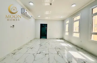 Apartment - 3 Bedrooms - 2 Bathrooms for rent in Umm Ghwailina Comm - Umm Ghuwalina - Umm Ghuwailina - Doha
