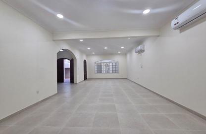 Apartment - 5 Bedrooms - 5 Bathrooms for rent in OqbaBin Nafie Steet - Old Airport Road - Doha