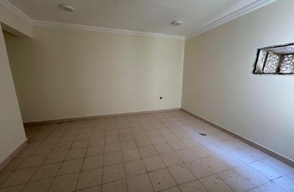 Apartment - 2 Bedrooms - 2 Bathrooms for rent in Umm Ghwailina Comm - Umm Ghuwalina - Umm Ghuwailina - Doha