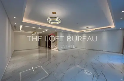 فيلا - 5 غرف نوم - 6 حمامات للايجار في حدائق فلورستا - حدائق فلورستا - جزيرة اللؤلؤة - الدوحة