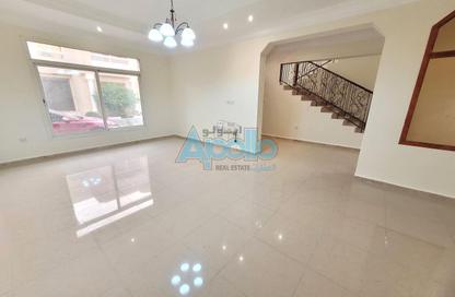 Villa - 4 Bedrooms - 4 Bathrooms for rent in Al Dana st - Muraikh - AlMuraikh - Doha