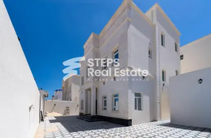 Villa - 6 Bedrooms - 7 Bathrooms for sale in Umm Qarn - Al Daayen
