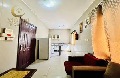 شقة - غرفة نوم - 1 حمام للايجار في ام غوالينا تجارية - ام غويلينا - أم غويلينا - الدوحة