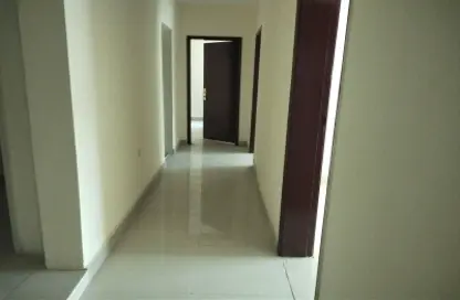 Apartment - 4 Bedrooms - 2 Bathrooms for rent in Umm Ghuwailina 4 - Umm Ghuwailina - Doha