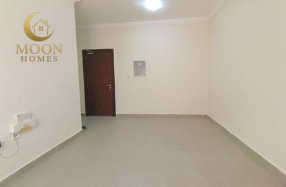 Apartment - 1 Bedroom - 1 Bathroom for rent in Umm Ghuwailina 4 - Umm Ghuwailina - Doha