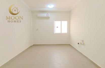 Apartment - 1 Bedroom - 1 Bathroom for rent in Umm Ghuwailina 4 - Umm Ghuwailina - Doha