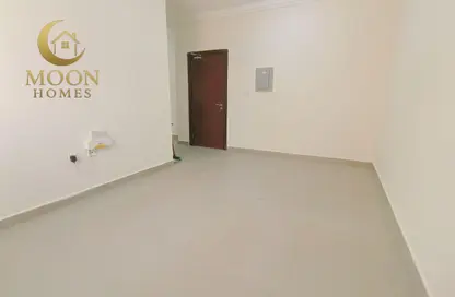 Apartment - 1 Bedroom - 1 Bathroom for rent in Umm Ghuwailina 4 - Umm Ghuwailina - Doha