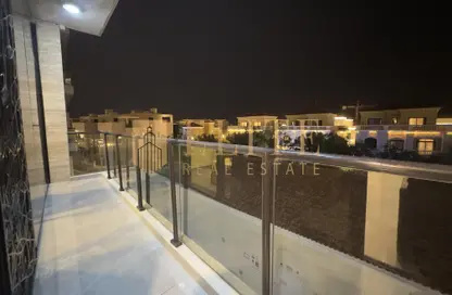 شقة - 2 غرف نوم - 3 حمامات للايجار في طريق بورتو الشرقي - بورتو أرابيا - جزيرة اللؤلؤة - الدوحة