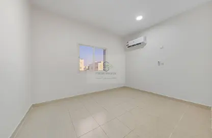 Apartment - 2 Bedrooms - 2 Bathrooms for rent in Al Aziziyah - Al Aziziyah - Doha